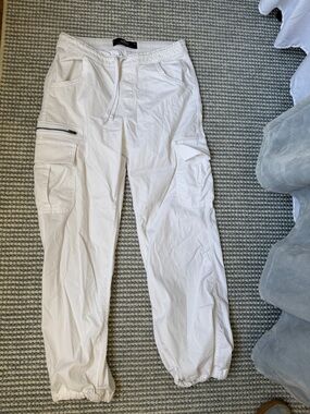 Hollister White Cargo pants, adjustable rise parachute baggy sz S